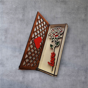 Liebesblüte - Holzdesign mit Rose